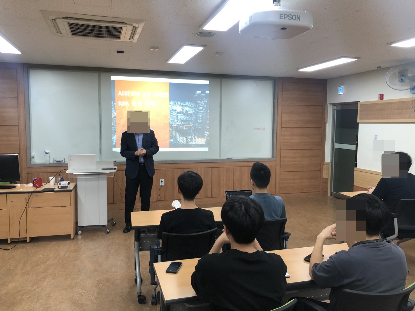 데이터분석과 RPA 전문기업 그리드원 특강 활동 사진 2