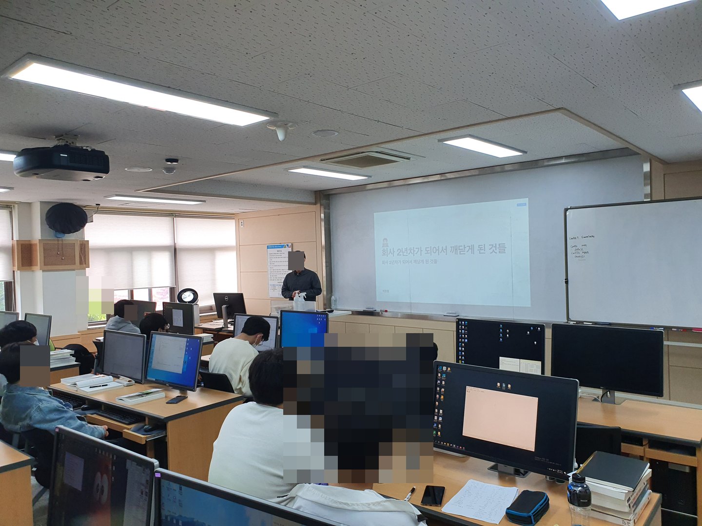 엑셈 개발자 박창원 졸업생 특강 진행 활동 사진 2