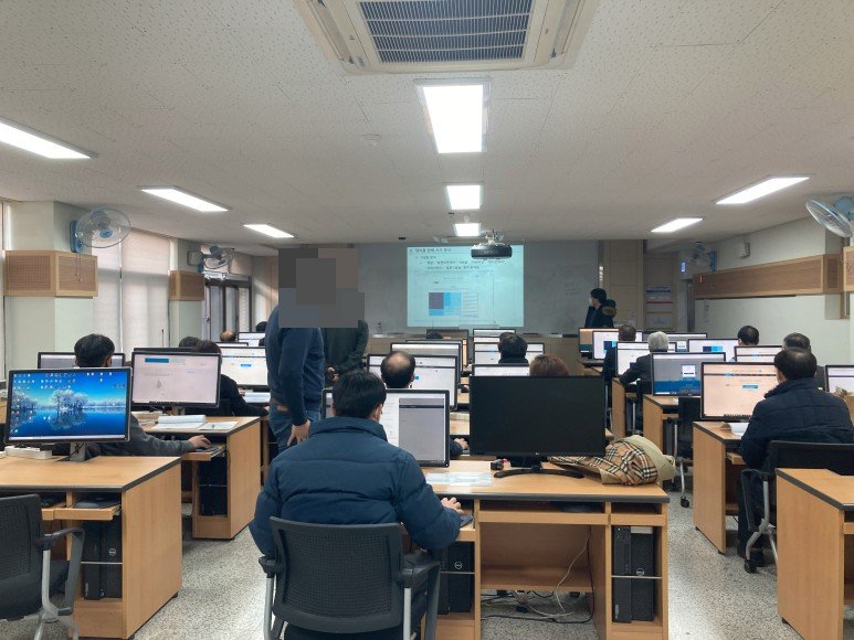 중등학교장 대상 빅데이터 연수 진행 활동 사진 3