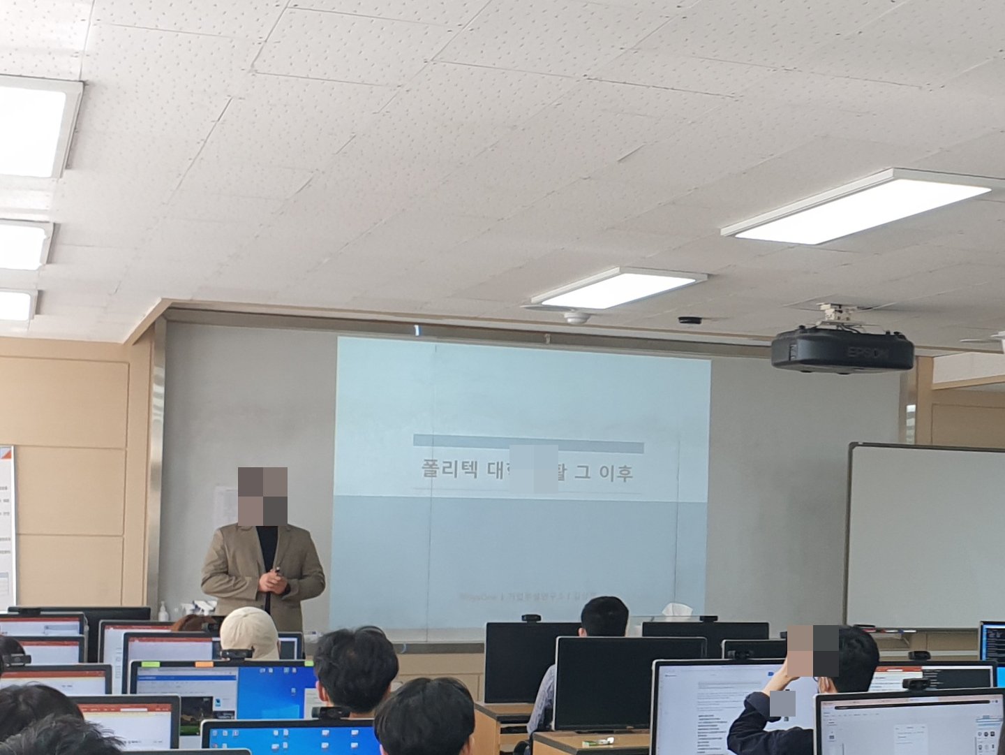 IT기업 Sysone 김상훈 졸업생 초청 특강 진행 활동 사진 1