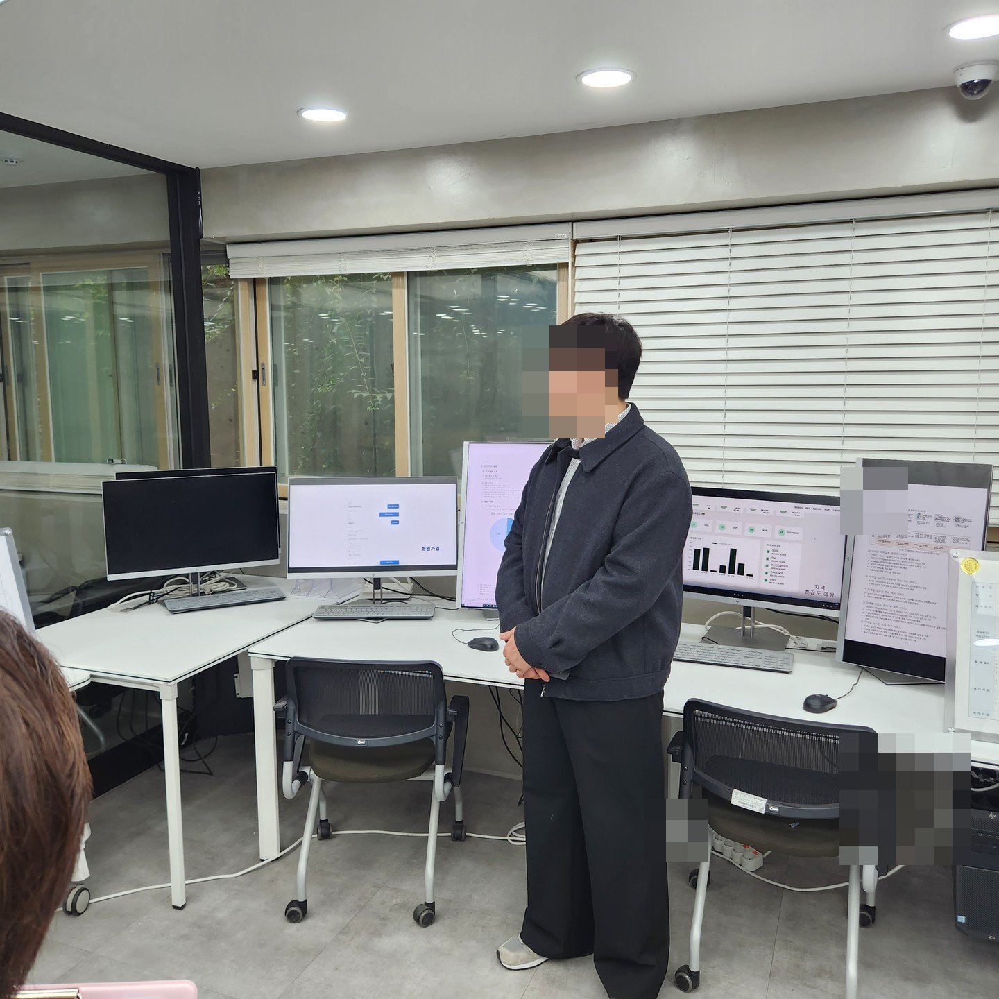 LF융합실습지원센터 졸업작품 발표회 진행 활동 사진 1