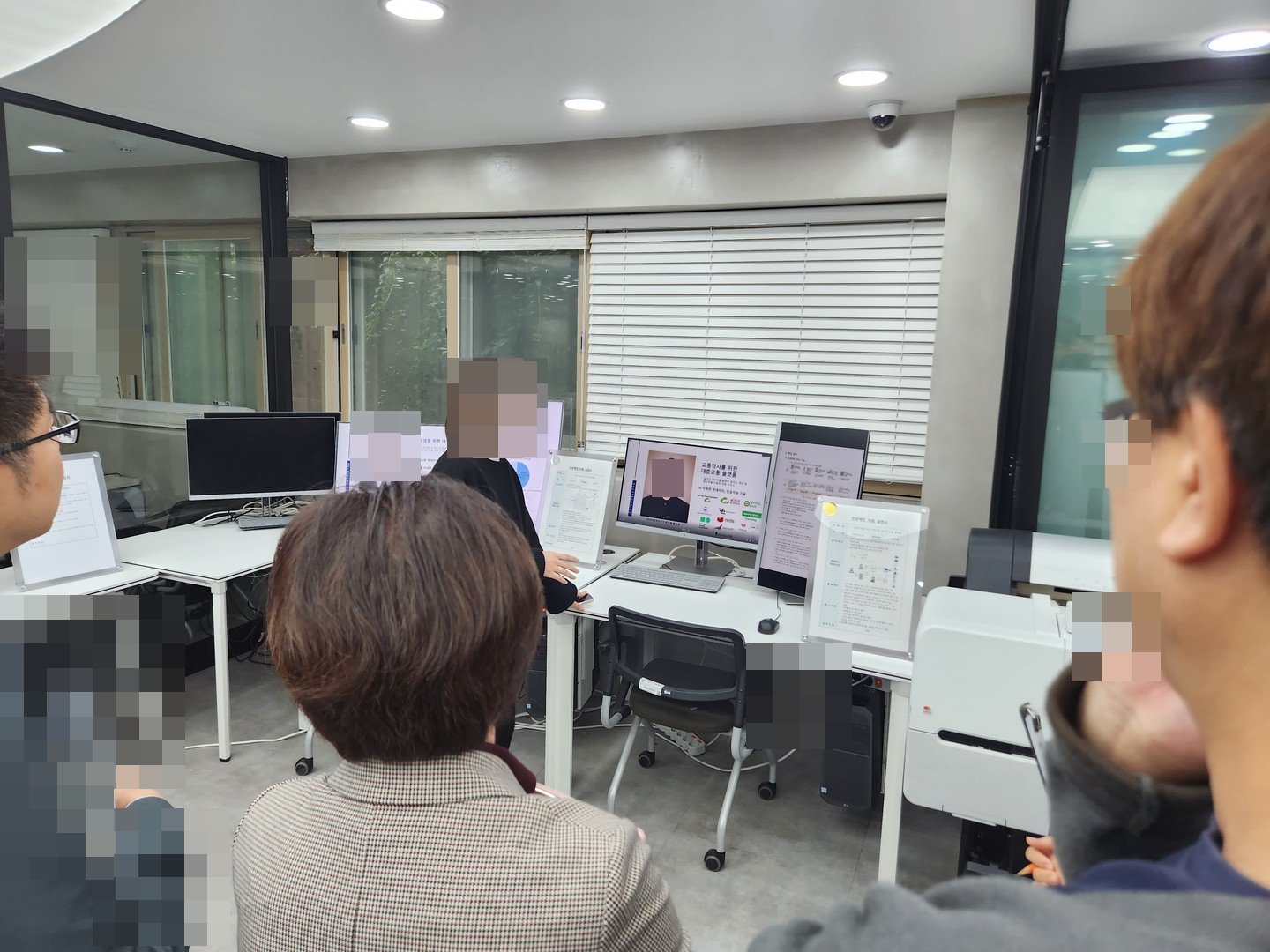 LF융합실습지원센터 졸업작품 발표회 진행 활동 사진 2