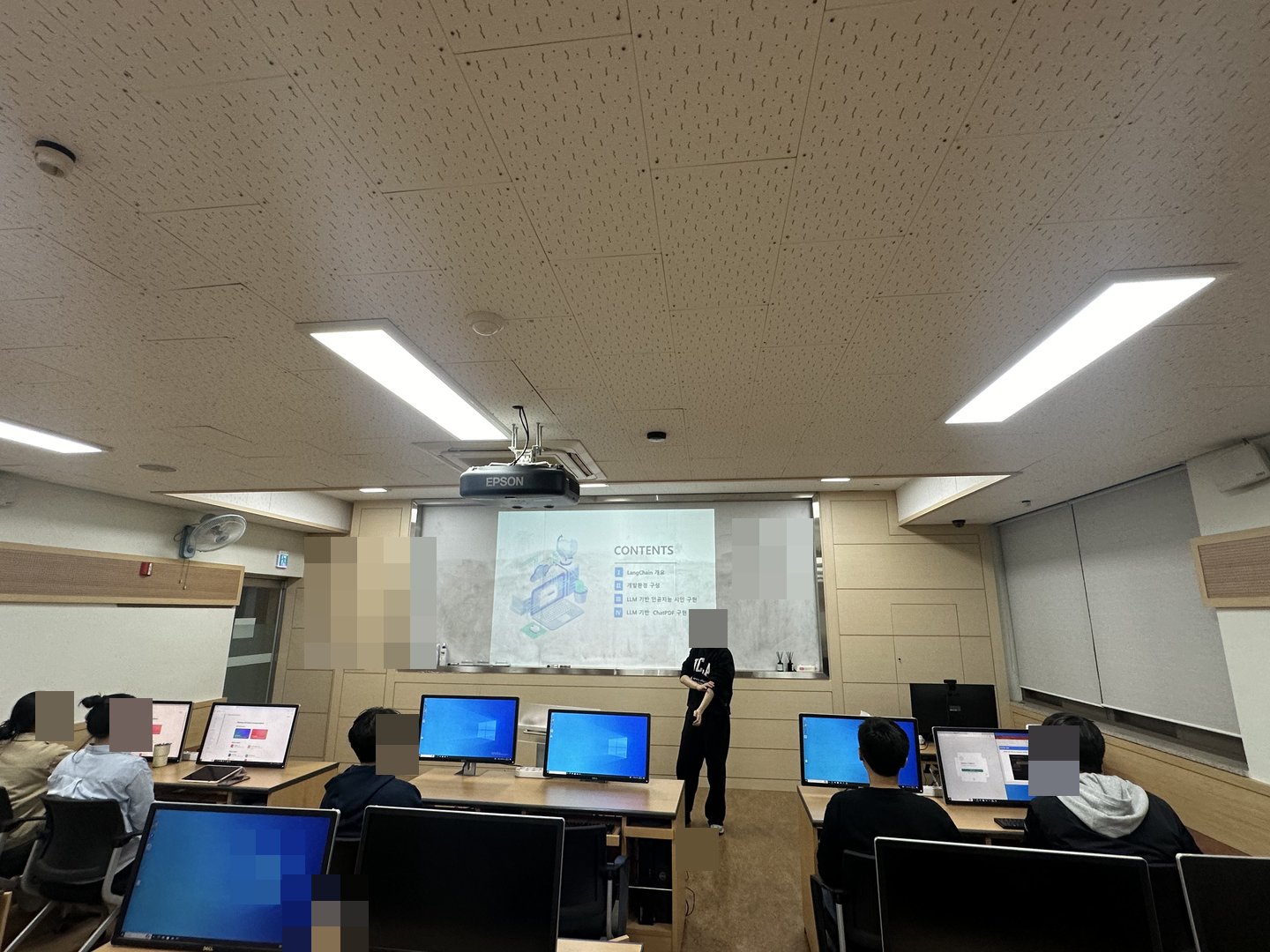LangChain으로 배우는 LLM 실전 특강 진행 활동 사진 1