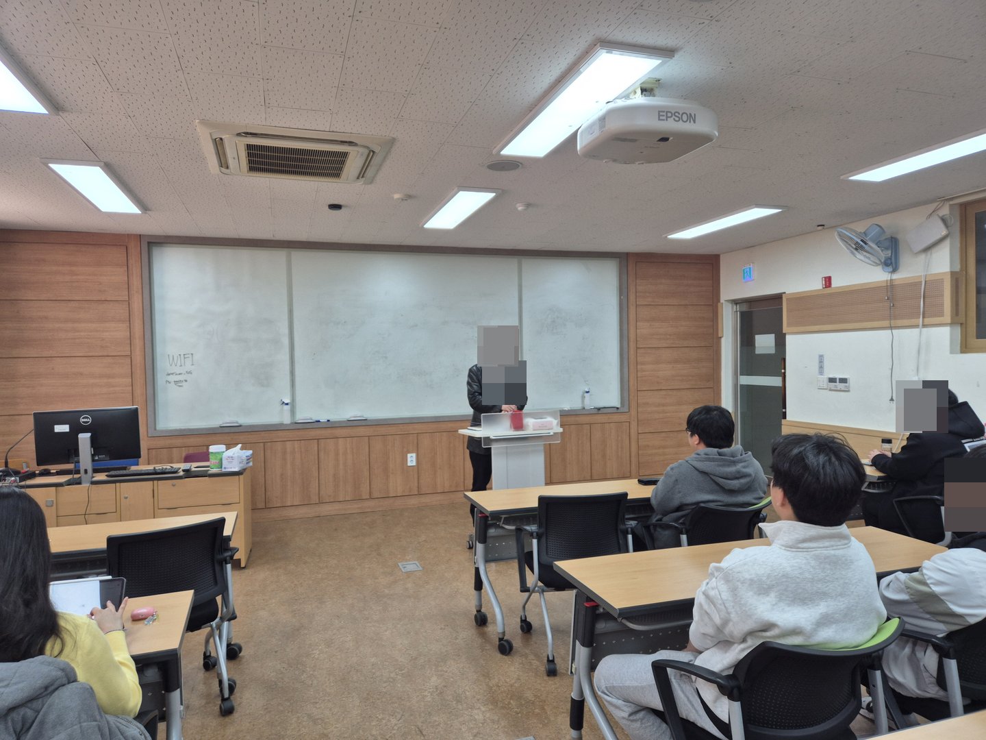 한류와 데이터가 만났다! 대한민국 대표 작곡가 박해운님, 우리 빅데이터과에서 특강 진행 활동 사진(자동 얼굴 모자이크 적용)