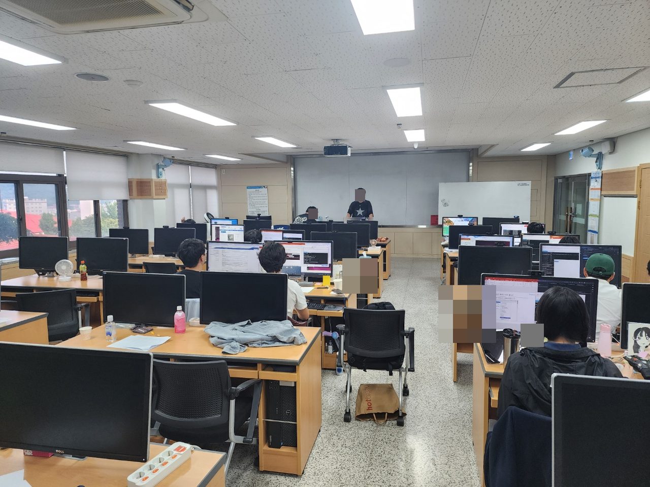 2학년 선배와 함께한 ️ Rocky Linux & MariaDB 실습 멘토링 진행 활동 사진(자동 얼굴 모자이크 적용)