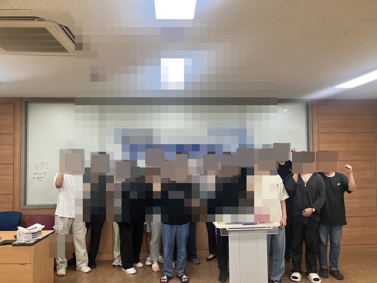 AI 전문가부터 인사담당자까지, 실무형 커리어 교육 진행 활동 사진(자동 얼굴 모자이크 적용)