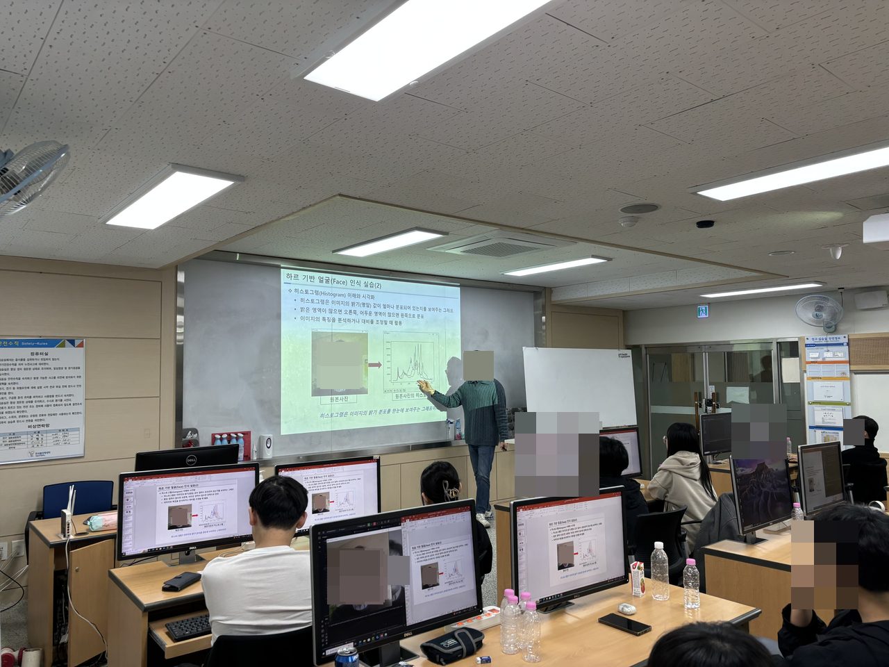서울강서양천교육지원청 주관 고등학생 대상 인공지능 실습 교육 진행 활동 사진(자동 얼굴 모자이크 적용)