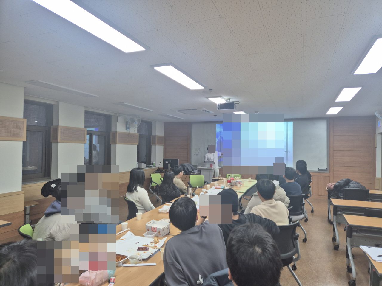 멘토·멘티 데이 개최 — 졸업생 선배의 진로 및 대학원 진학 특강 활동 사진(자동 얼굴 모자이크 적용)