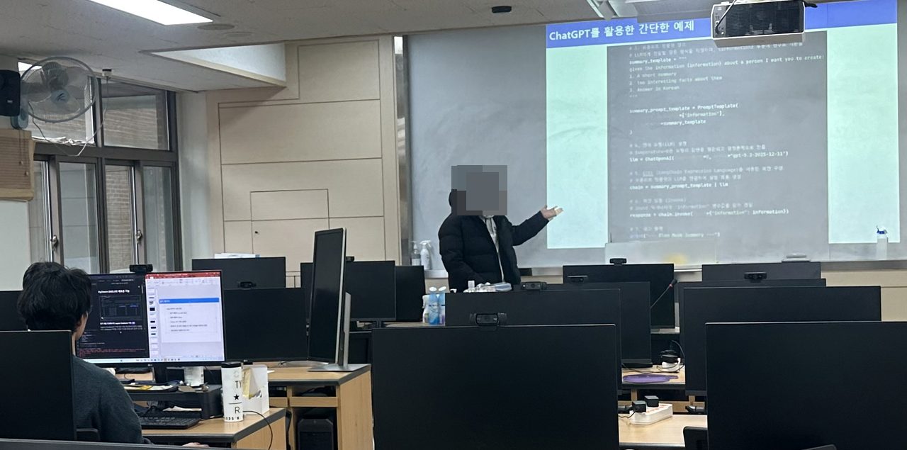 AI 에이전트 실전 구현 특강 개최 – 랭체인·랭그래프 기반 고급 워크플로우 설계 활동 사진(자동 얼굴 모자이크 적용)