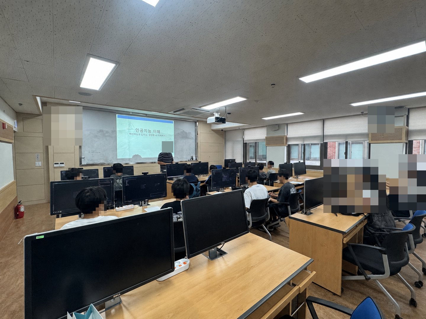 동명중학교 학생 대상 AI 바이브코딩 체험 활동 사진 3