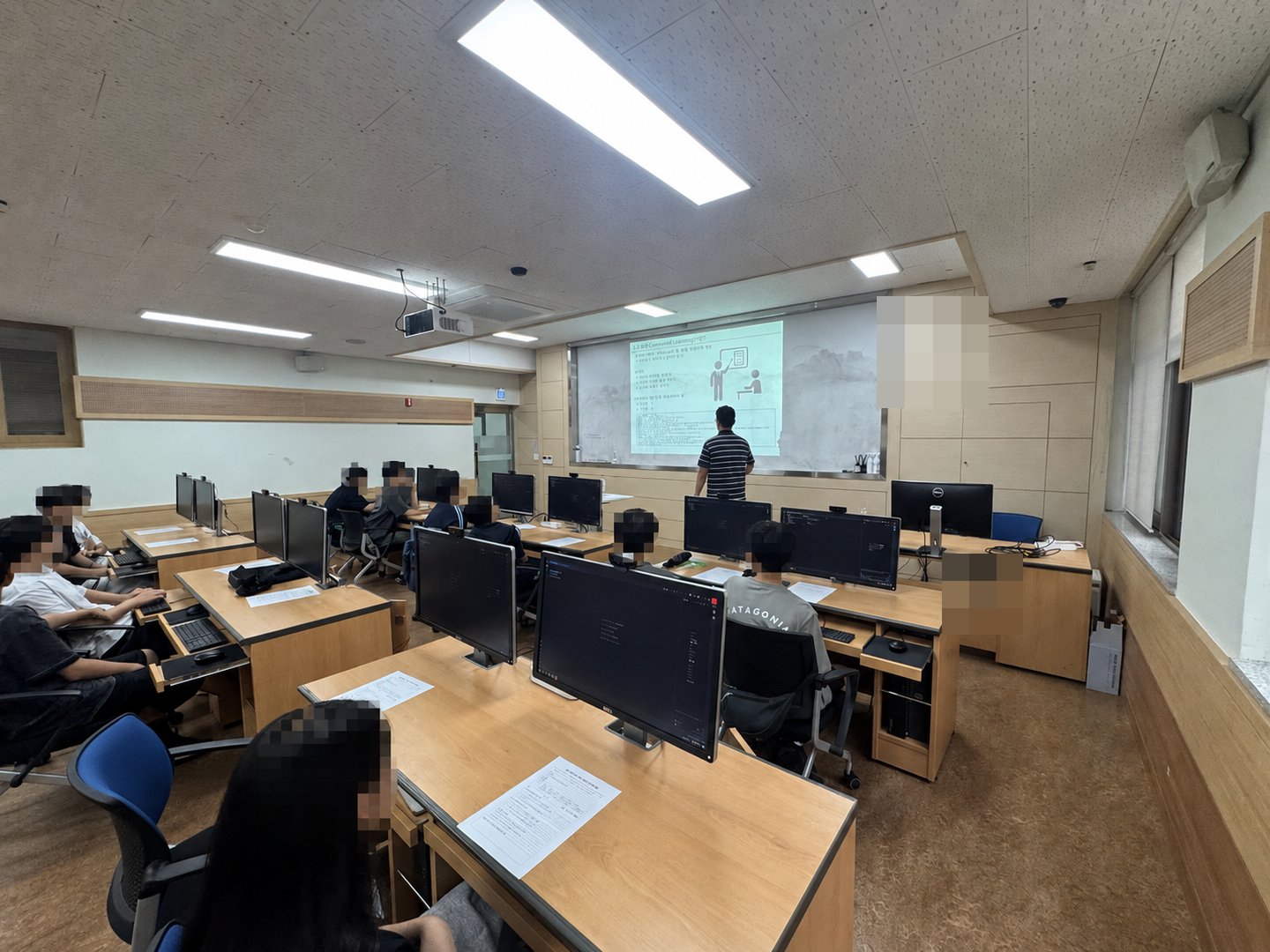 동명중학교 학생 대상 AI 바이브코딩 체험 활동 사진 4