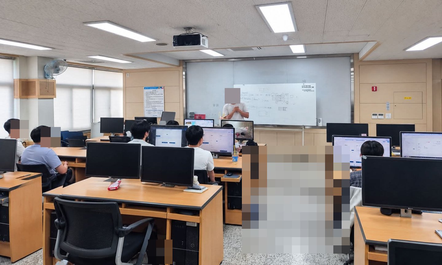 부산대학교 대학원 진학 졸업생 초청 진로 특강 활동 사진(자동 얼굴 모자이크 적용)