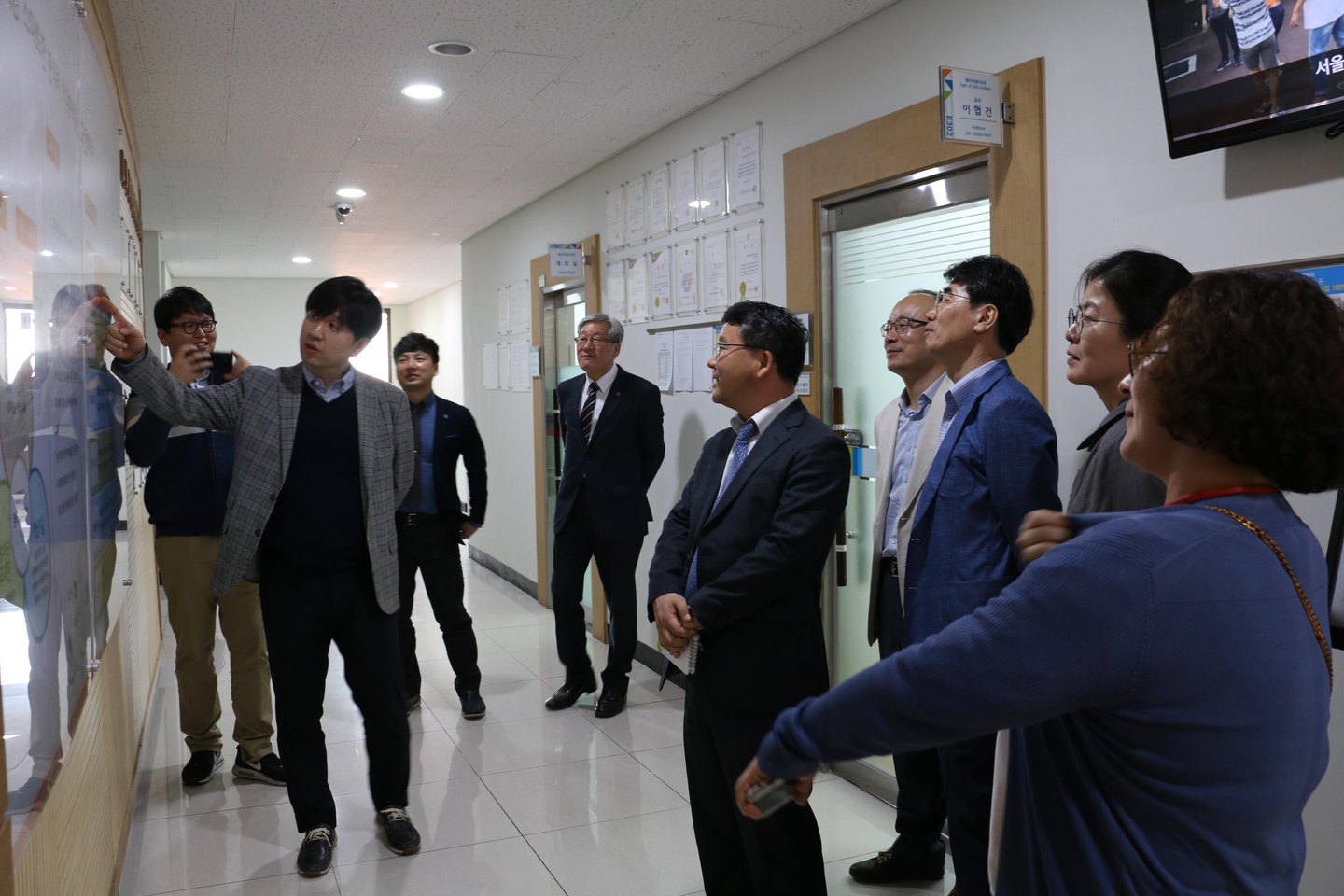 산업통상자원부 이승우 국장 및 고용노동부 고위공무원 빅데이터전문학과인 빅데이터소프트웨어공학과 방문 활동 사진 3